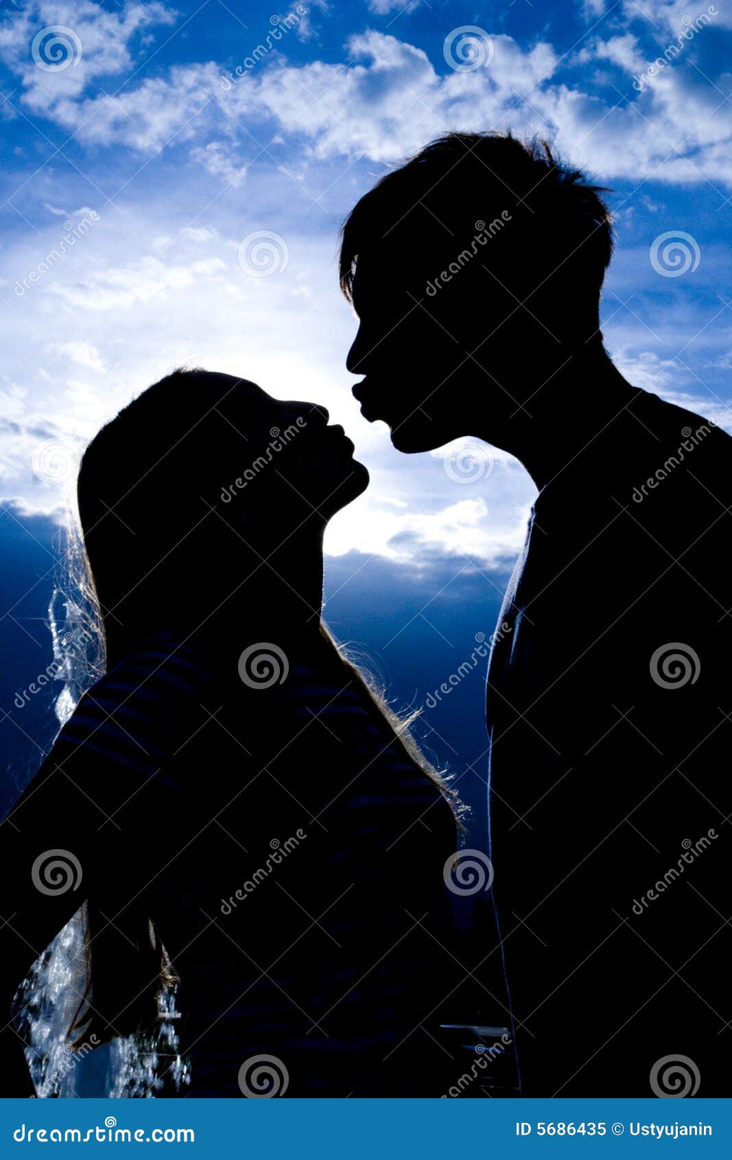 Kissing Silhouette