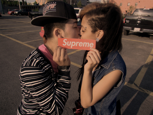 Kissing Tumblr Swag