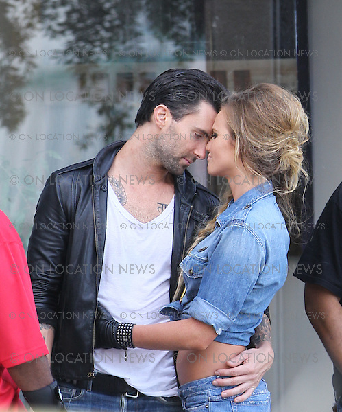 Maroon 5 Adam Levine Girlfriend Anne Vyalitsyna