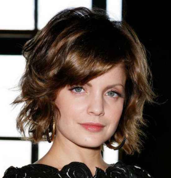 Medium Hairstyles With Bangs For Wavy Hair