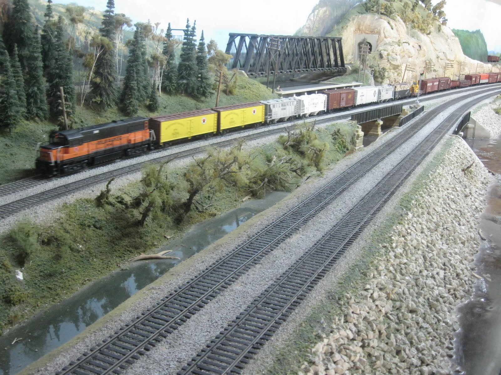 O Scale Model Train Layouts