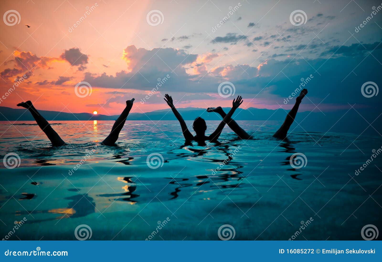 Pictures Of People Having Fun At The Beach