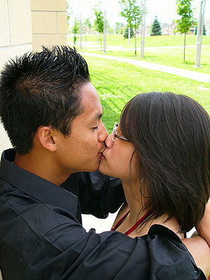 Pictures Of People Kissing On The Lips