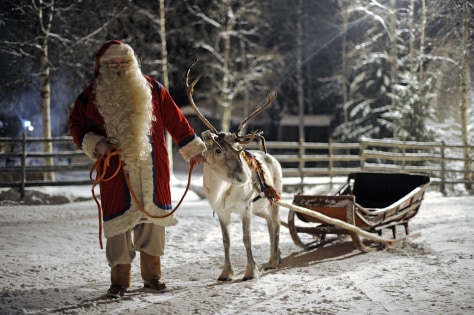 Pictures Of Santa Claus And His Reindeer