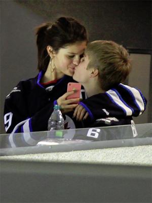 Usher And Wife Kissing